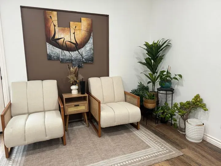 https://cdn.salonspotlight.com/photos/j7tSJcQJrGmB7TCyAUAR/53b681f8-4aba-443f-8196-7fea8061c75b_720x720