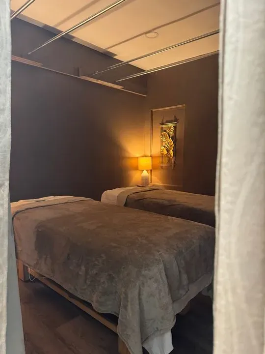 https://cdn.salonspotlight.com/photos/j7tSJcQJrGmB7TCyAUAR/6af4bd53-c976-4d25-9b08-dae0bd1131a5_720x720