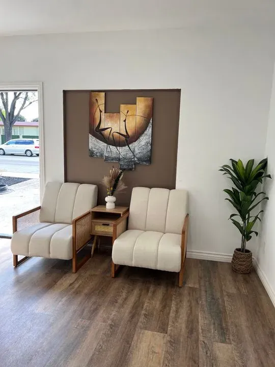 https://cdn.salonspotlight.com/photos/j7tSJcQJrGmB7TCyAUAR/f2a61327-80cb-4066-b07f-4adfd8e73262_720x720