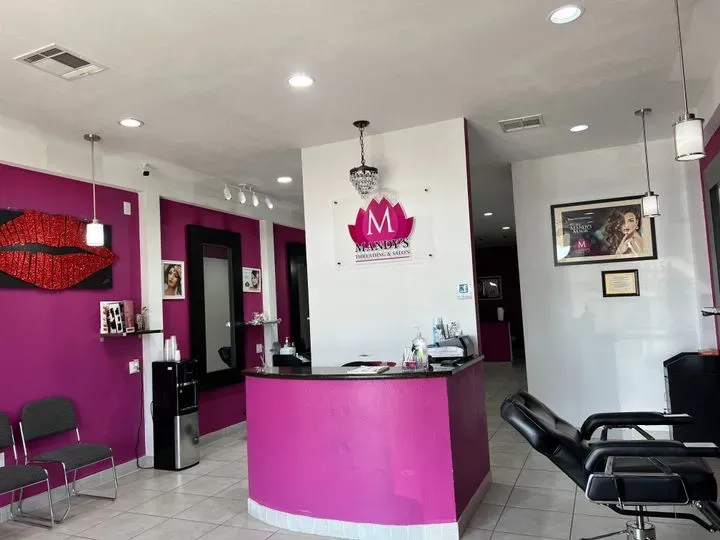 https://cdn.salonspotlight.com/photos/j90XOZlJc9VJnVNSkvm5/4c94552a-becb-478e-8dce-54515fd85ffb_720x720