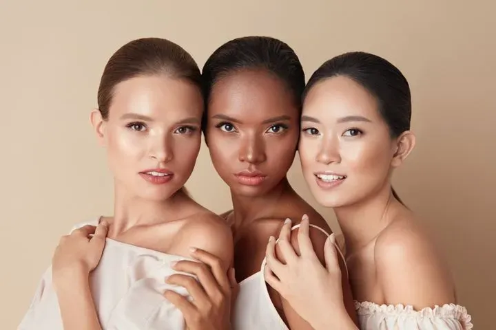 https://cdn.salonspotlight.com/photos/jAYOiPSPt1ADhXlAtm9u/3a6a7b7a-7c3a-42c7-ab87-804afddf902a_720x720