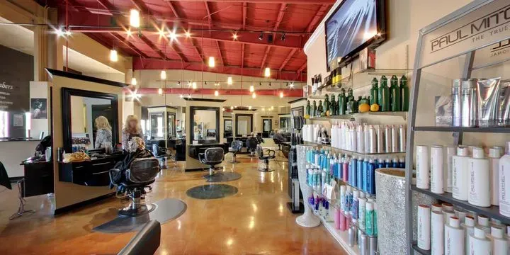 https://cdn.salonspotlight.com/photos/jCegA1pF9MsCGLShLrlI/3dec885a-0e39-440a-ac44-b39f9fdc4d6d_720x720
