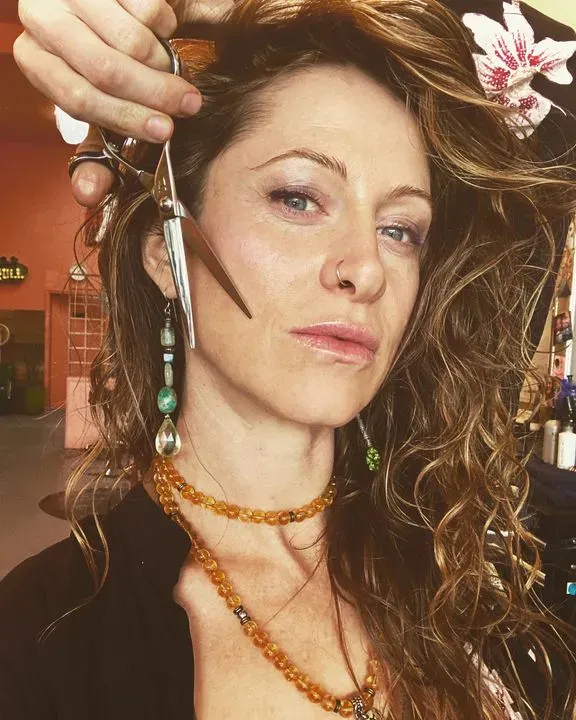 https://cdn.salonspotlight.com/photos/jEfjrr1KCMzZWGNU576n/9b13ddbe-7fe6-4b99-b6cc-c22de8d3c2cf_720x720