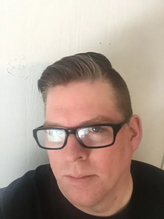 https://cdn.salonspotlight.com/photos/jFXwqNo7SOY7F2vBWaZ9/eebb33b2-190c-4184-9980-07b77a0aed9b_720x720