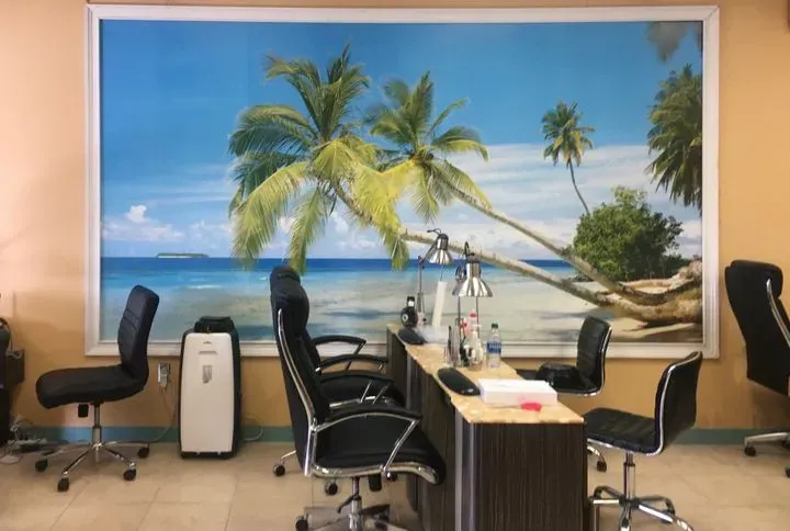 https://cdn.salonspotlight.com/photos/jGQlDPb7hGC48WRNbQzS/1c382331-c2cc-42cf-ae72-dd0111c2ceee_720x720