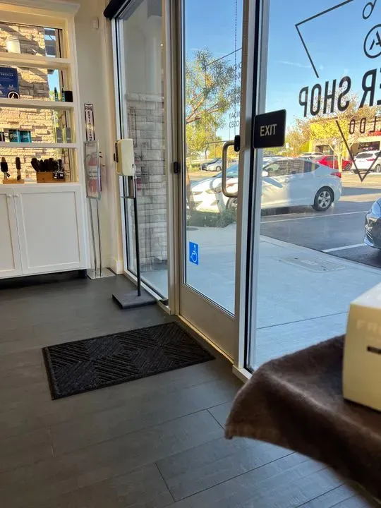 https://cdn.salonspotlight.com/photos/jGeSTOnTD4qjbfSiTXNV/012011a6-d493-4af0-a255-6202026da785_720x720