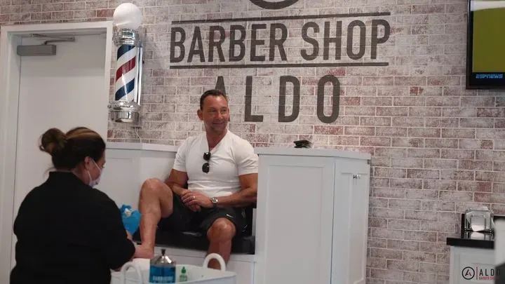 https://cdn.salonspotlight.com/photos/jGeSTOnTD4qjbfSiTXNV/6e5f4b60-40eb-44ba-a203-c168881bc129_720x720