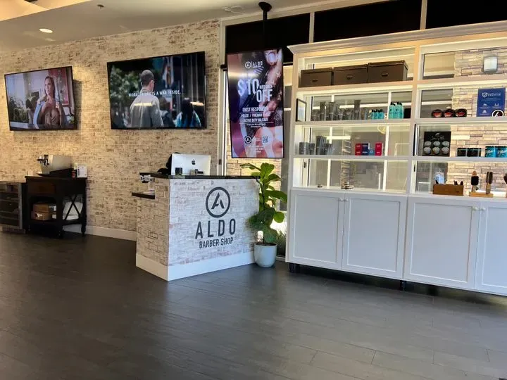 https://cdn.salonspotlight.com/photos/jGeSTOnTD4qjbfSiTXNV/f9bbaabf-2f04-4598-a0b1-0c38dca2e095_720x720