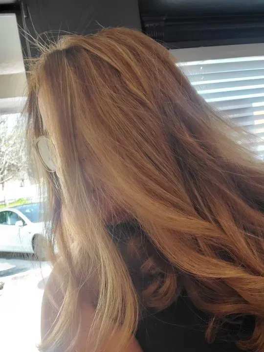 https://cdn.salonspotlight.com/photos/jIamKMlPFZUy3aHLeXk2/ed22eef9-415a-4dc3-80d1-80c65a829dfc_720x720