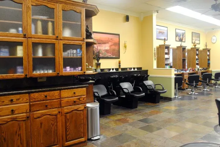 https://cdn.salonspotlight.com/photos/jIcnIsDcu9xPjauOZn2B/07c76286-80a7-4bd6-85cf-506dd7527d08_720x720