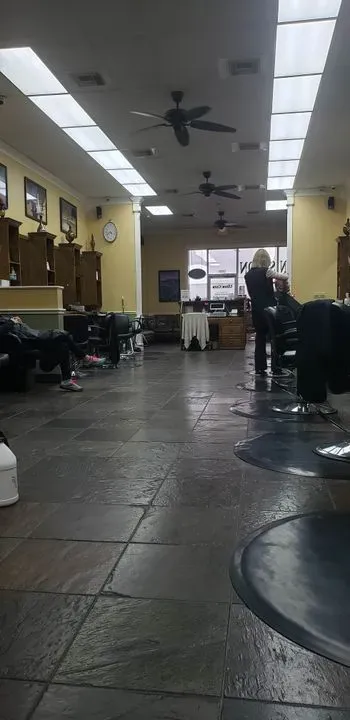 https://cdn.salonspotlight.com/photos/jIcnIsDcu9xPjauOZn2B/71808cec-4519-437b-a40f-d07334f7ba82_720x720