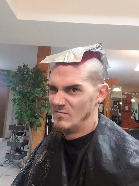 https://cdn.salonspotlight.com/photos/jJ13pTQFVk82V0MDrhI3/30e6b6c1-490a-4c28-bf4b-052993fb1c0d_720x720