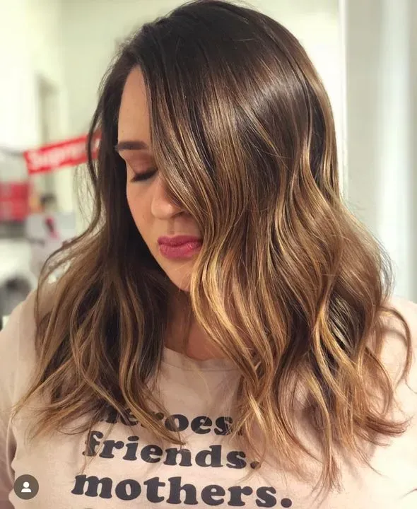 https://cdn.salonspotlight.com/photos/jJt6fKUp2E8Ia2Z5duij/e4c98aeb-7f12-4fc2-b3fa-05d5c98aadec_720x720