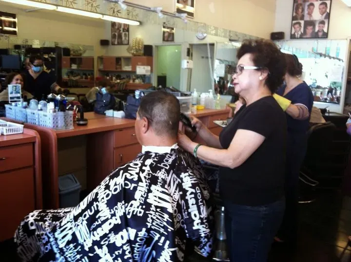 https://cdn.salonspotlight.com/photos/jMlYuvTIoLbj6iVlNp1t/73552ae2-0741-4f42-be0d-86e5f1c334ef_720x720