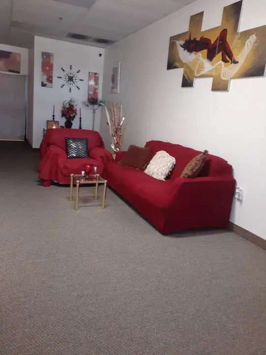 https://cdn.salonspotlight.com/photos/jNDD9yaxSnMnF5qIpjC7/49151c30-7e9f-4cd8-b3a9-59482e3c11c5_720x720