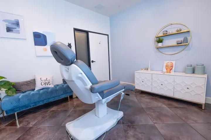 https://cdn.salonspotlight.com/photos/jNaaG3supS7IySfdth0I/ee2c38dd-95d9-49f6-8638-f8f96bfe6e26_720x720