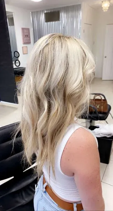 https://cdn.salonspotlight.com/photos/jPDqEhtbMqJ8CWd93sVm/7777121b-ab59-447e-8759-79f7fd8c392a_720x720
