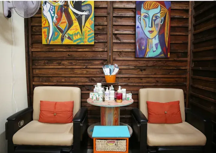 https://cdn.salonspotlight.com/photos/jPeFVE3uLADegWeQv6q9/6f5011cb-7903-4b0f-8cc0-3167913e480a_720x720