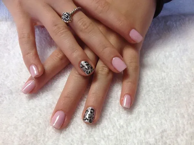 https://cdn.salonspotlight.com/photos/jQDfvdrWwEOjOvhPBhOt/ccc9eeaf-8772-4c07-b961-077cc2ea3c36_720x720