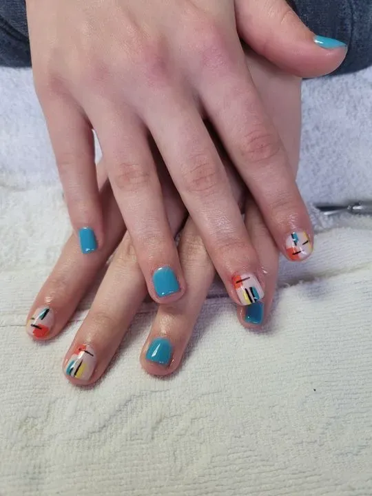 https://cdn.salonspotlight.com/photos/jQDfvdrWwEOjOvhPBhOt/d884ba4d-5a50-4d76-b9d6-943eb8ad7d5d_720x720