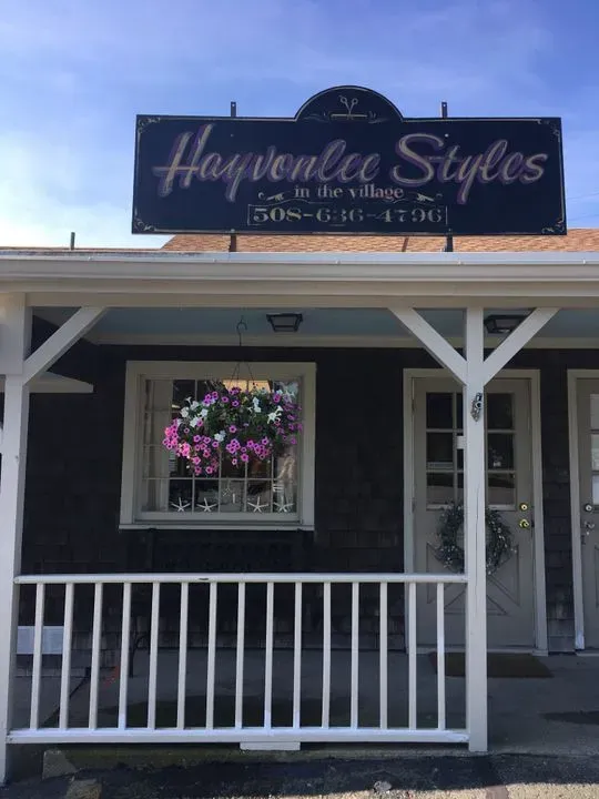 https://cdn.salonspotlight.com/photos/jQlcxQAIfXa8dT9QTmpS/3921fb50-652e-4403-9a3e-7e2b02c2022f_720x720