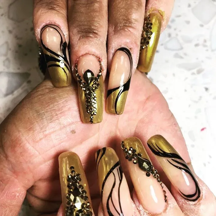 https://cdn.salonspotlight.com/photos/jRKc4567eYgZhLx2msoK/e19215fa-ef2f-48c9-92a2-9050526e564d_720x720