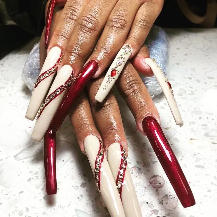https://cdn.salonspotlight.com/photos/jRKc4567eYgZhLx2msoK/fcefd5e7-1aea-495a-903b-bf5a517a71cf_720x720