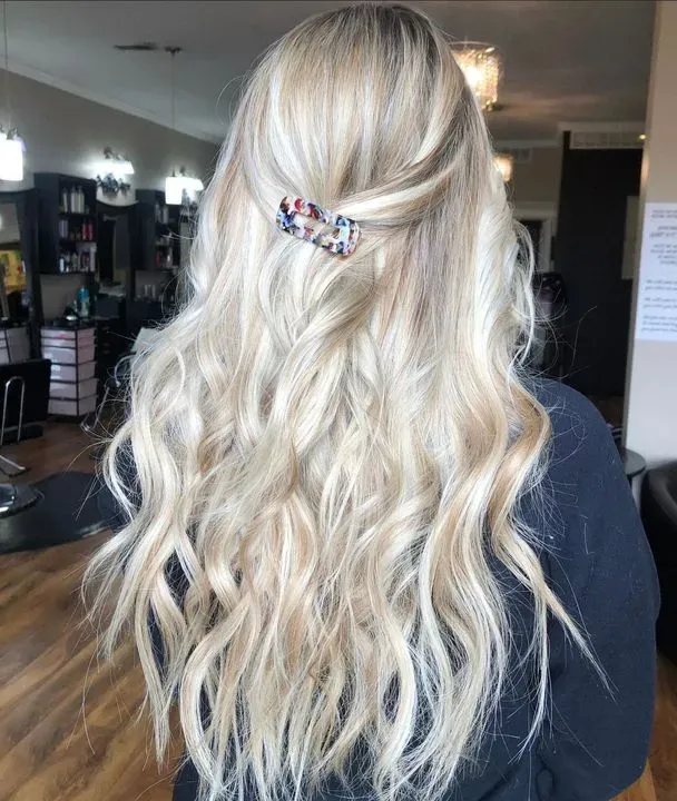 https://cdn.salonspotlight.com/photos/jUHawd6Q4CeFNdhKIWUp/48ce3679-5924-405e-9f07-d25d9da9cd01_720x720