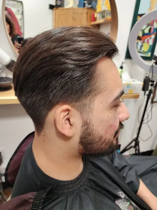 https://cdn.salonspotlight.com/photos/jVPkCYBbRlFqIv6YQToz/1d0bac93-a729-4300-97c9-1f2c9a42c21c_720x720