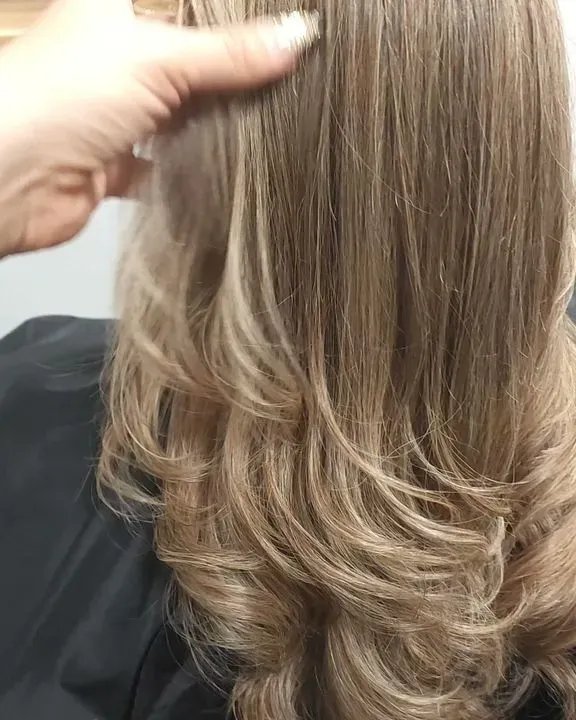 https://cdn.salonspotlight.com/photos/jVPkCYBbRlFqIv6YQToz/5e275f66-c270-4c69-bda3-53a7837c0fcb_720x720