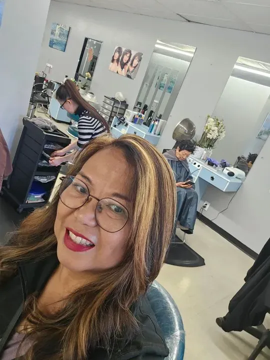 https://cdn.salonspotlight.com/photos/jXVXOROgVnPfdV3kAFWG/6aab3aab-9158-4242-8173-bdbfc194a6cb_720x720