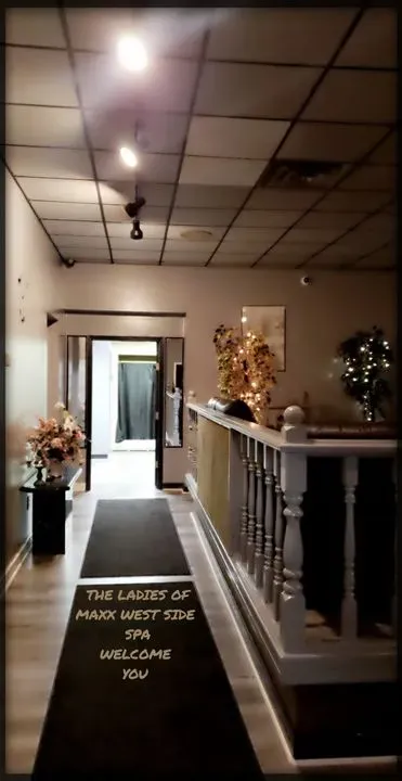 https://cdn.salonspotlight.com/photos/jXdr3Y4yLAommx7robA1/926bcbd5-0617-4ea5-b1a7-db820550d971_720x720
