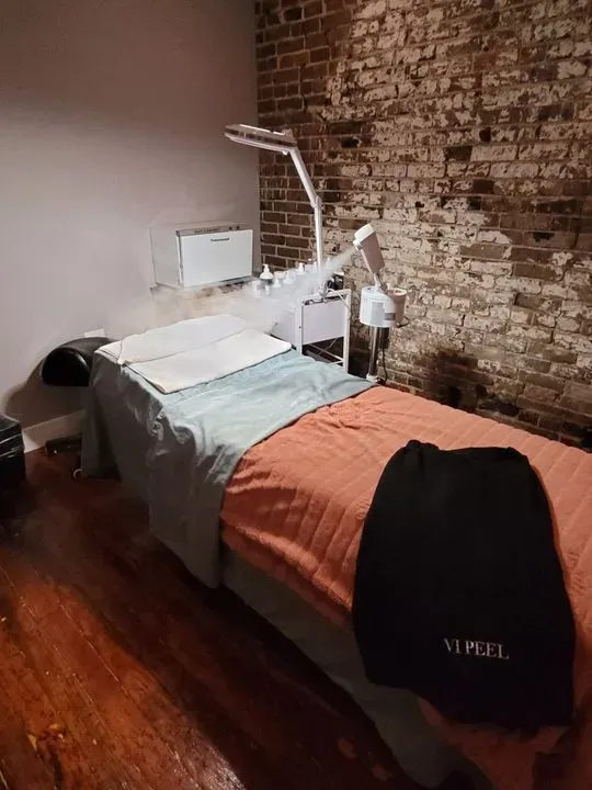 https://cdn.salonspotlight.com/photos/jYqocV5jHpQBZoLZdilU/2e3b4ba3-461d-41e0-8554-777b1c40df10_720x720