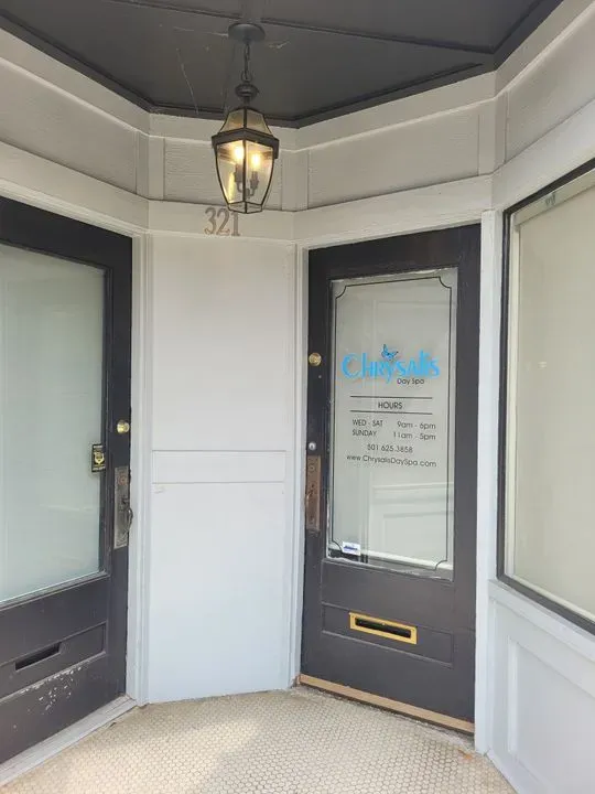 https://cdn.salonspotlight.com/photos/jYqocV5jHpQBZoLZdilU/cf28ecc0-1339-458b-acdc-d5fedd354cda_720x720