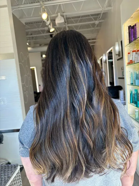 https://cdn.salonspotlight.com/photos/jdvgQ5PaIYFLPxg2dJPa/3274a3a6-0653-410a-b814-5a682c1fa796_720x720