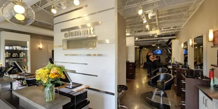 https://cdn.salonspotlight.com/photos/jdvgQ5PaIYFLPxg2dJPa/50d5204f-7e5d-4343-810f-7583592996c2_720x720