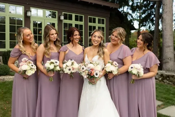 https://cdn.salonspotlight.com/photos/jfENsKSCqK1AnycJznHA/4dafdb5b-45ba-4f3b-83ef-96c77f19be04_720x720