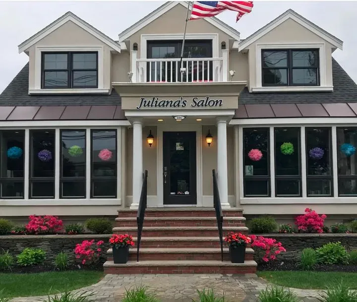 https://cdn.salonspotlight.com/photos/jfENsKSCqK1AnycJznHA/5f736335-43c5-417d-b7b5-95de94d4965f_720x720