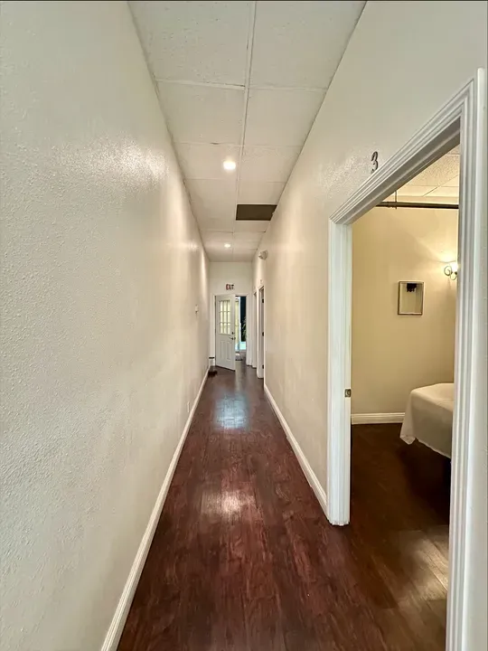 https://cdn.salonspotlight.com/photos/jgO5XNcOGeHu05kbPGCh/395aaf0d-5e9e-42e4-8672-f621ae103a41_720x720