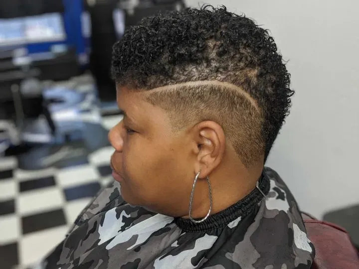 https://cdn.salonspotlight.com/photos/jgwyDQ3W38LDpuSa40Cg/be33fc31-f235-4dd0-82d0-02abbd945c1a_720x720