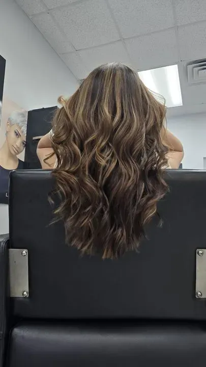 https://cdn.salonspotlight.com/photos/jhxeX9CfEwLn9YlnOriw/0e02baa5-ba9c-419c-9be6-21a3d192d5e3_720x720