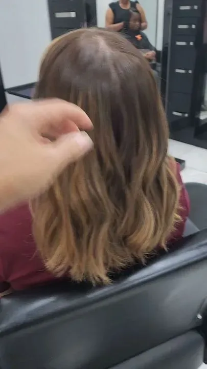 https://cdn.salonspotlight.com/photos/jhxeX9CfEwLn9YlnOriw/2ff5c020-b986-461e-9865-8fbb745dd87c_720x720