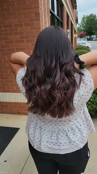 https://cdn.salonspotlight.com/photos/jhxeX9CfEwLn9YlnOriw/34b12753-f099-4146-94f4-a65996c779bc_720x720