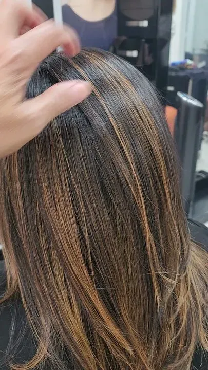https://cdn.salonspotlight.com/photos/jhxeX9CfEwLn9YlnOriw/4dbba615-38b6-44fd-aba8-3fe9f541f62f_720x720