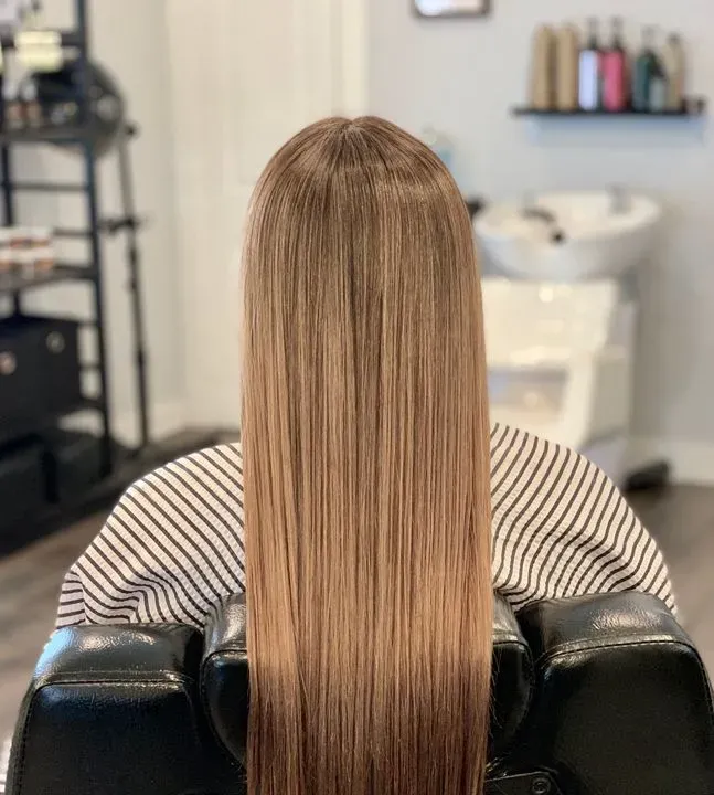 https://cdn.salonspotlight.com/photos/jjoeyhlzfOTYIlIPWjaU/70bd95fe-6853-4d10-b468-15fd9d6bd989_720x720