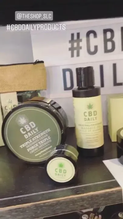 https://cdn.salonspotlight.com/photos/jjoeyhlzfOTYIlIPWjaU/c7f1b57b-9844-41cb-ad86-725b89cd0b47_720x720