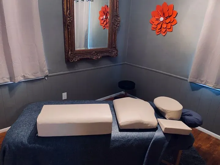 https://cdn.salonspotlight.com/photos/jlGGJpXbdSOLxDHU6e3s/c017db38-4b75-4a9e-b88a-3daccfd5952b_720x720