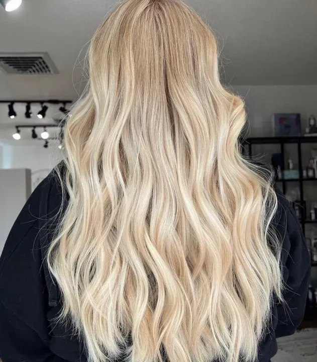 https://cdn.salonspotlight.com/photos/joEUjf0Uh2WtmBMnhdGO/4687c935-d656-4094-bad4-cf3afb36af44_720x720