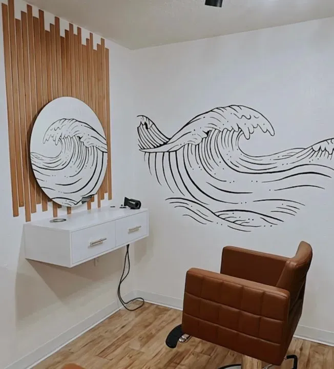 https://cdn.salonspotlight.com/photos/joEUjf0Uh2WtmBMnhdGO/a2e808ab-eeeb-48c2-a3bd-6406937408ac_720x720