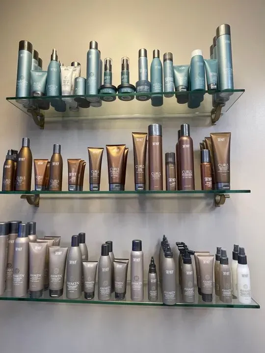 https://cdn.salonspotlight.com/photos/joIRchPiJTO6TMe5SwrX/5cf0bc45-b6ba-4c62-8898-3b054541d58d_720x720
